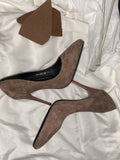 Velvet court shoe