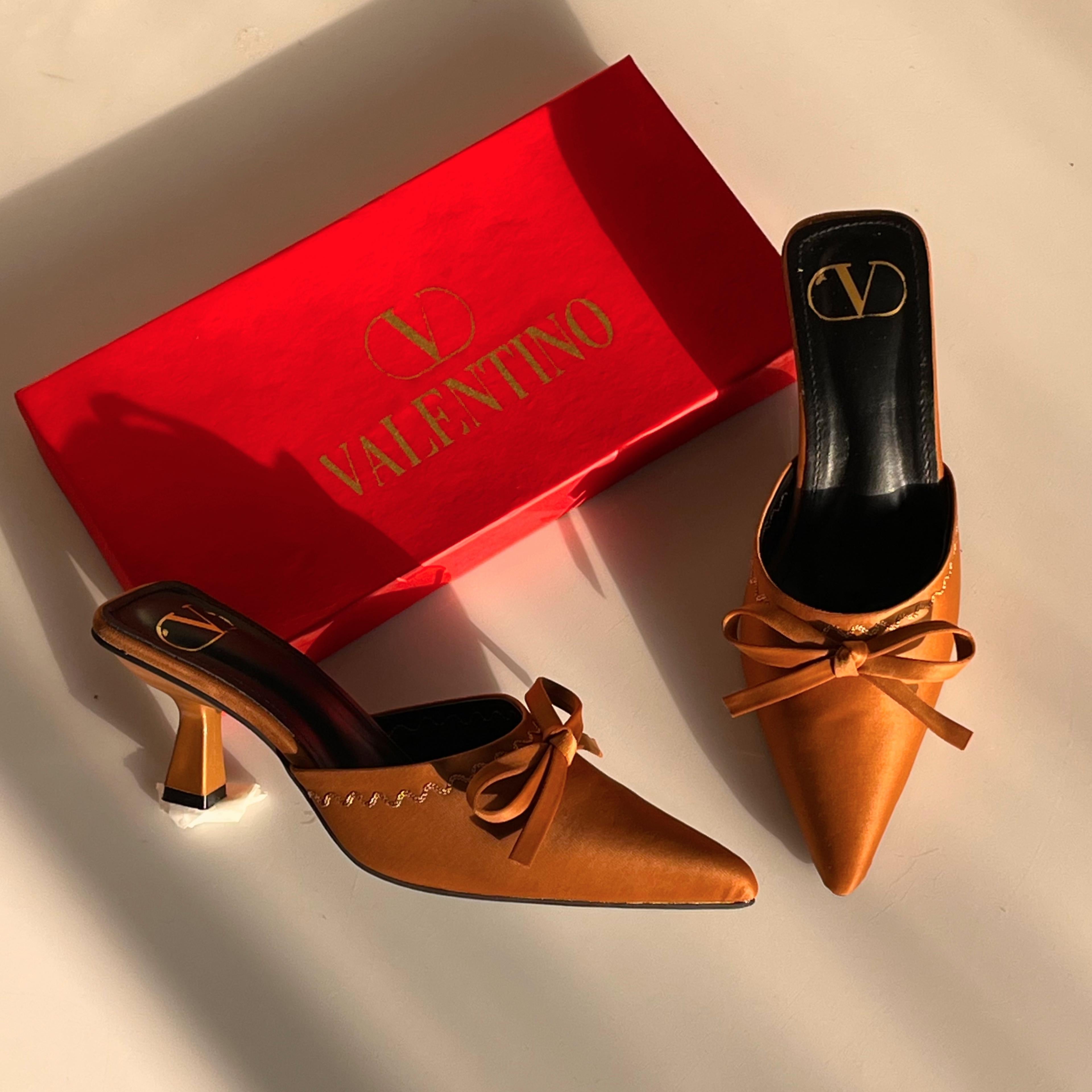 Tie Heel