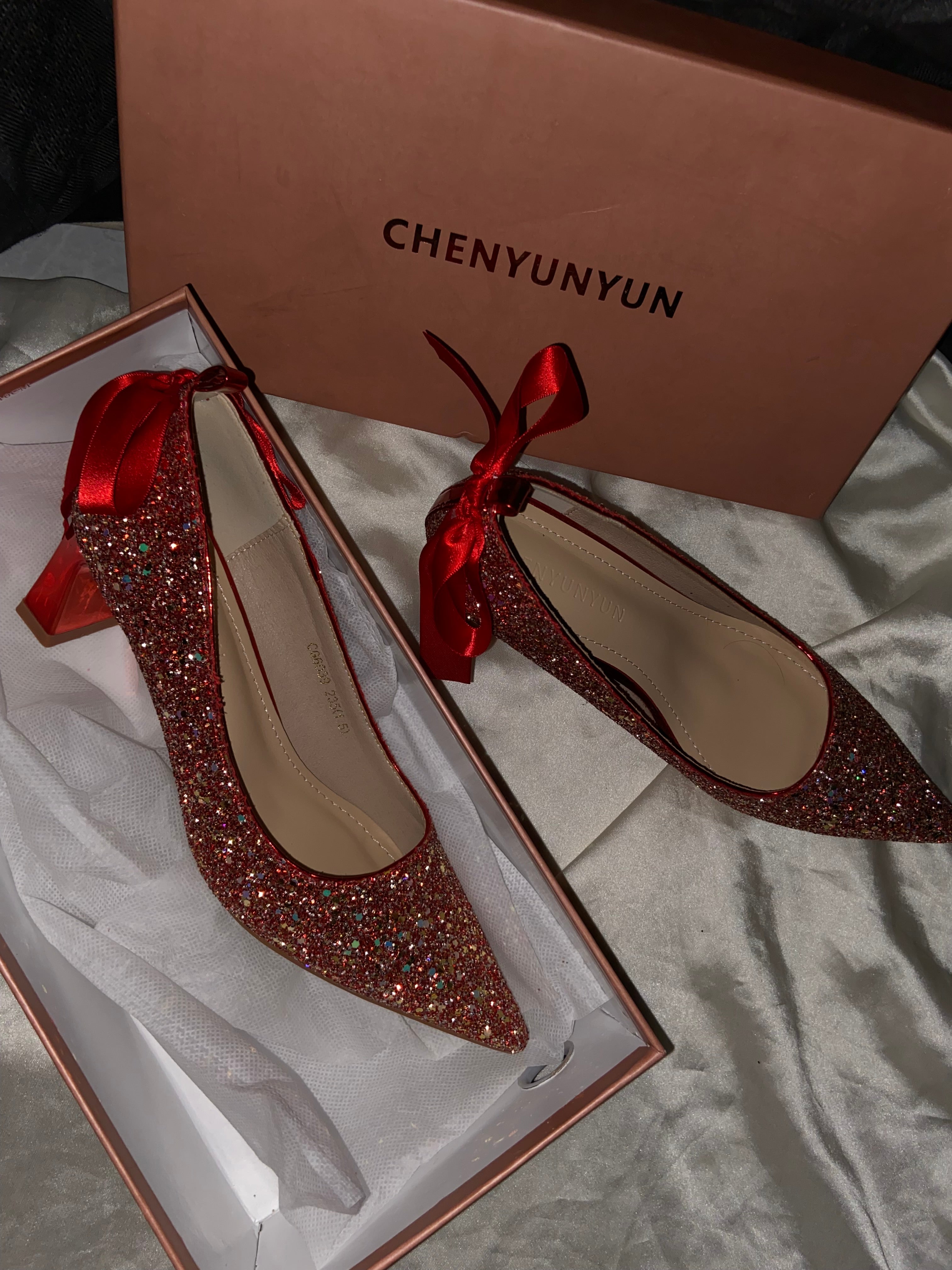 Sparkle court shoe
