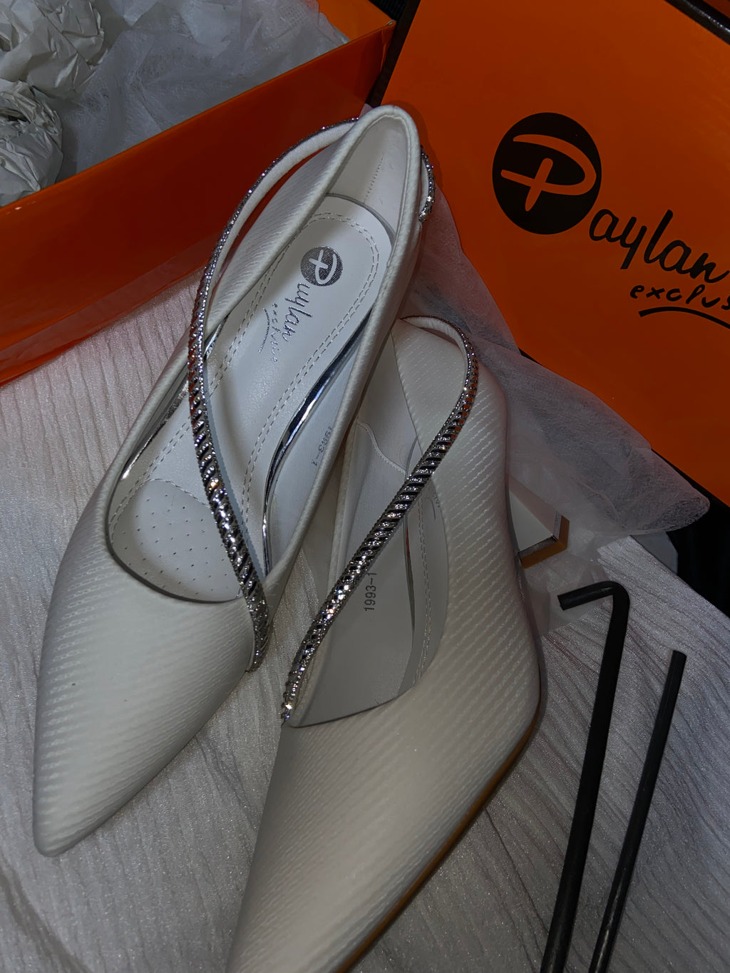 White court shoe