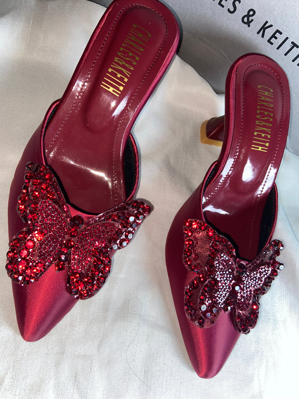 Butterfly court shoe