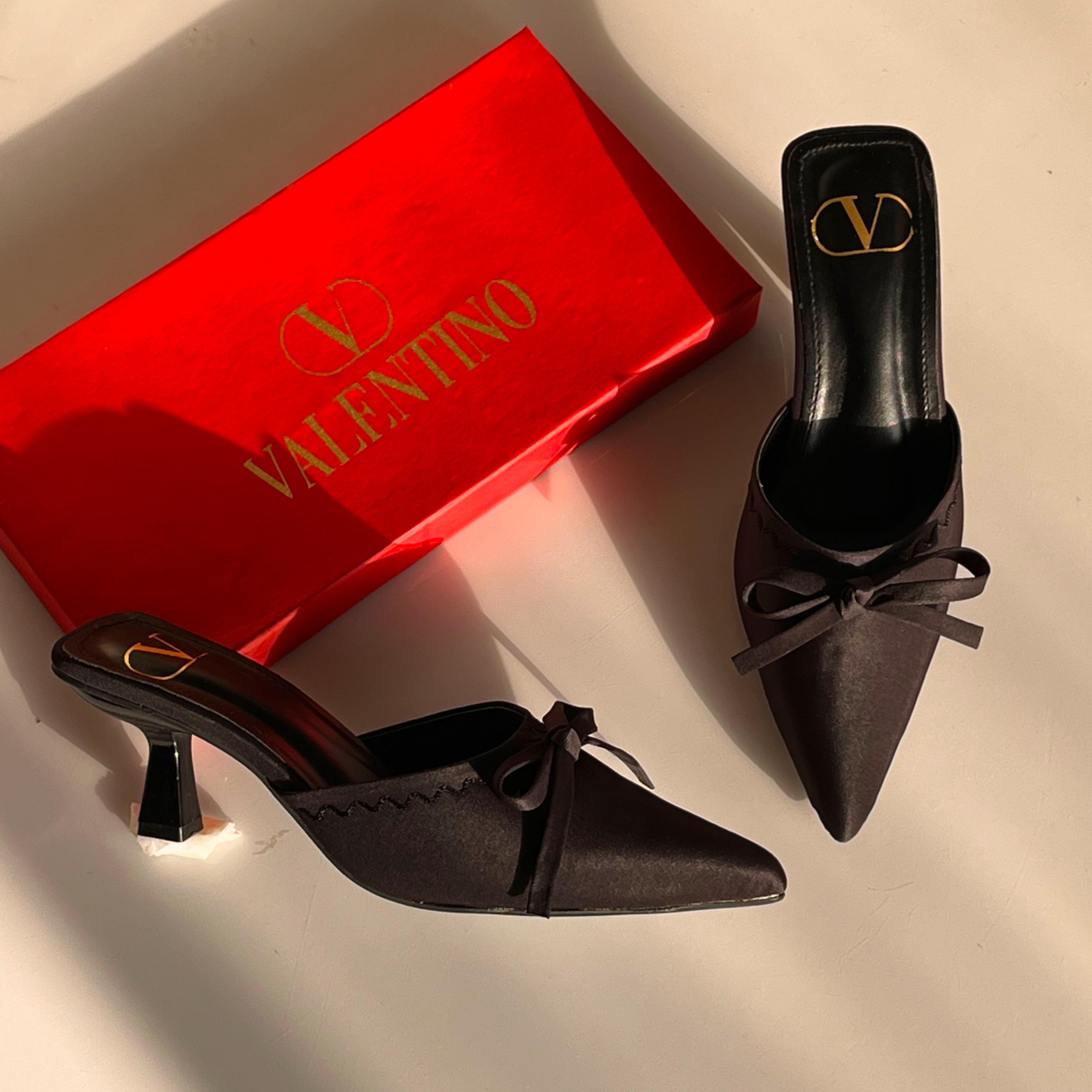 Tie Heel
