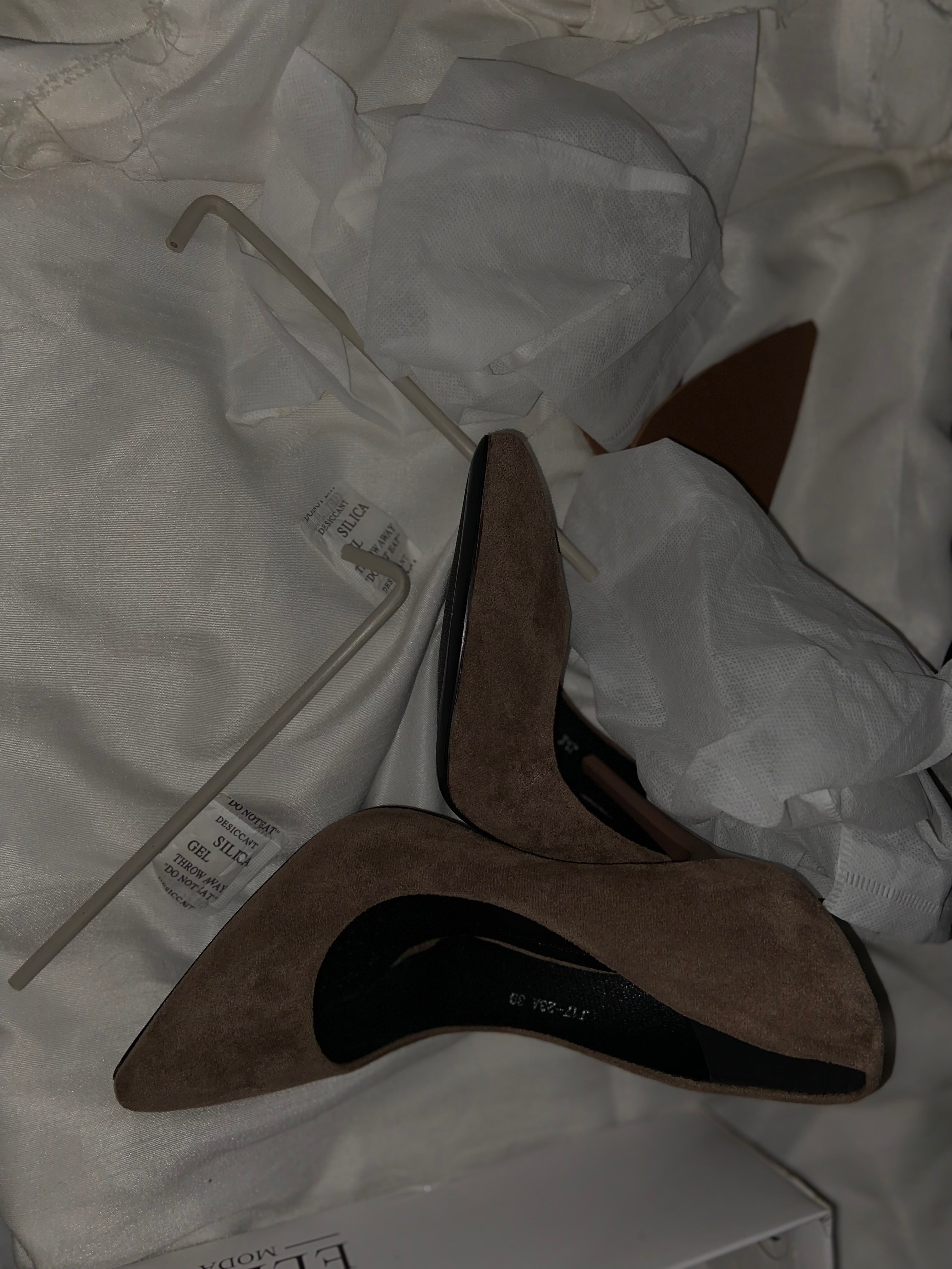 Velvet court shoe