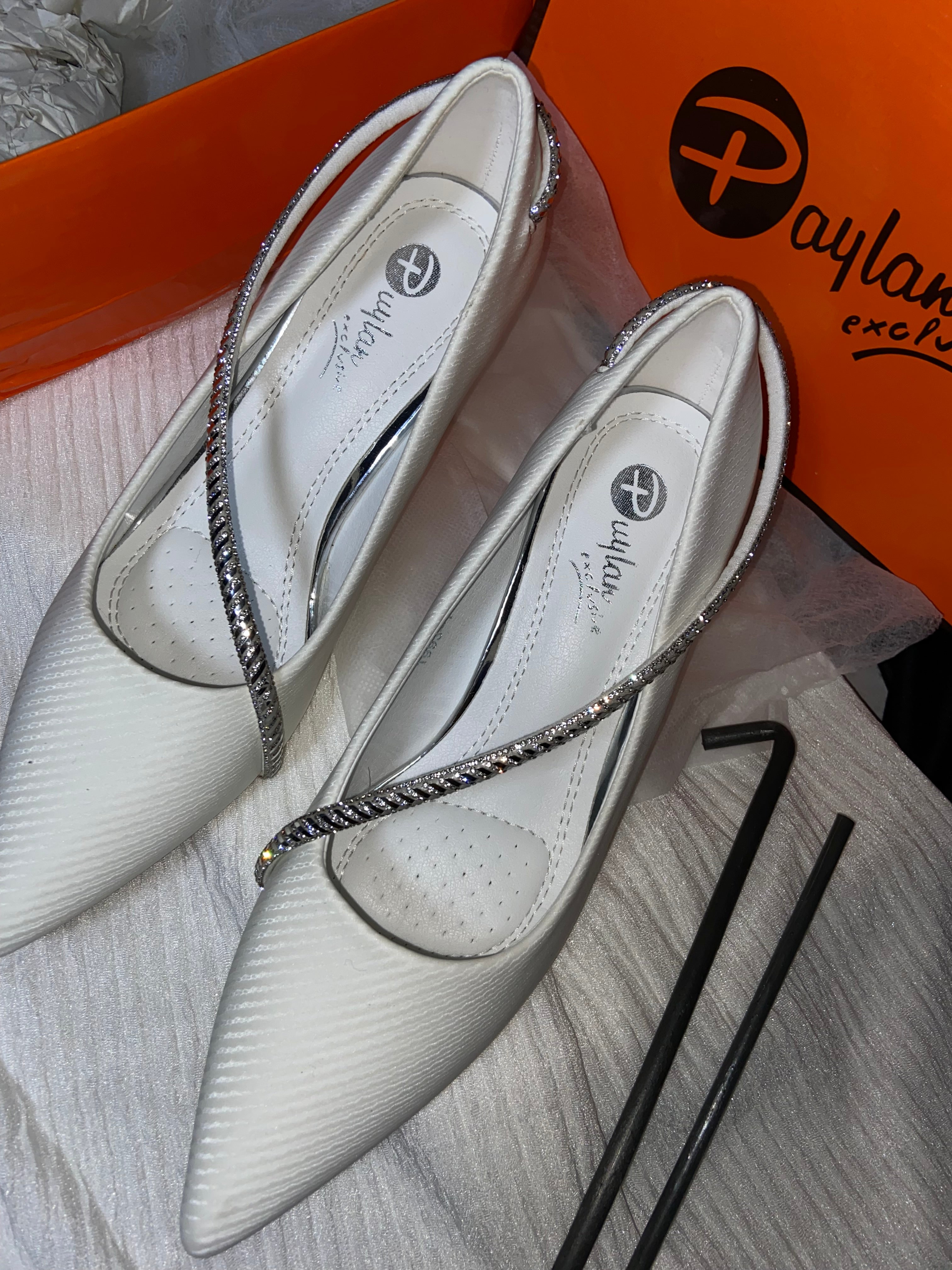 White court shoe